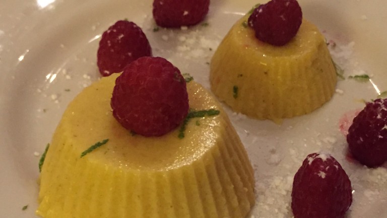Flan magique à la mangue, vanille et yuzu
