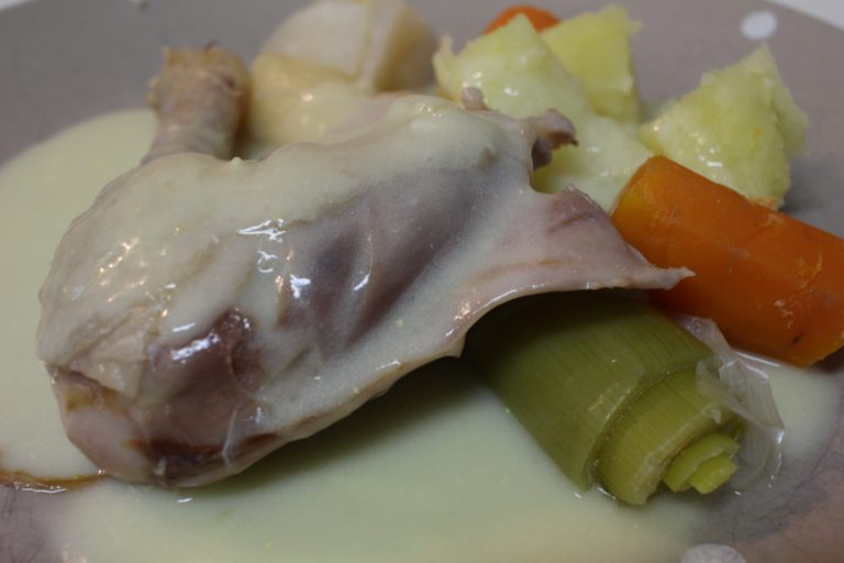 poule au pot en sauce blanche