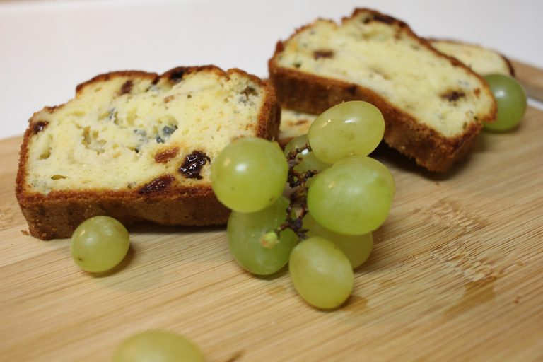 cake au roquefort et raisin