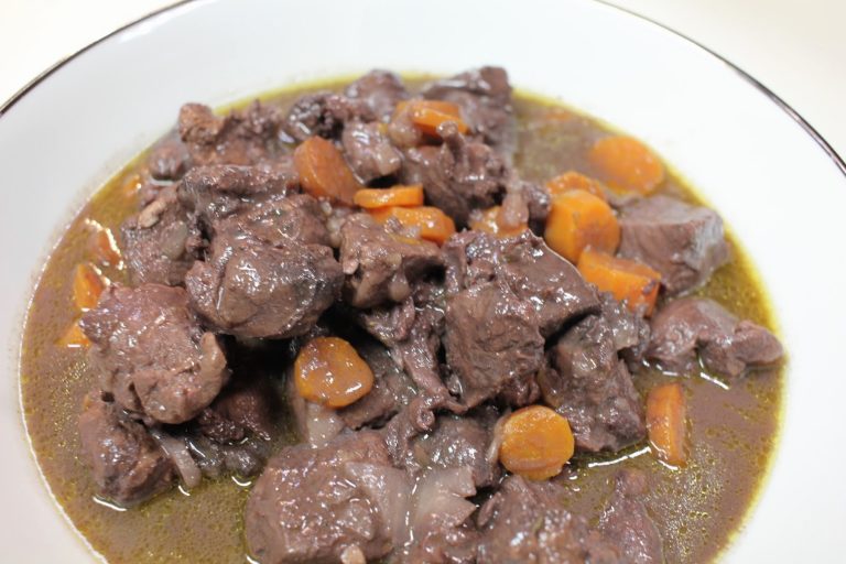 civet de chevreuil sauce grand veneur