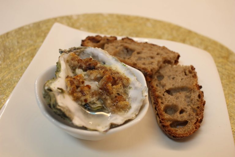 huîtres gratinées au au crumble de pain de seigle