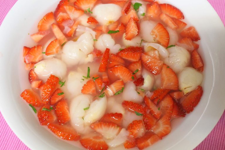 fraises et litchis