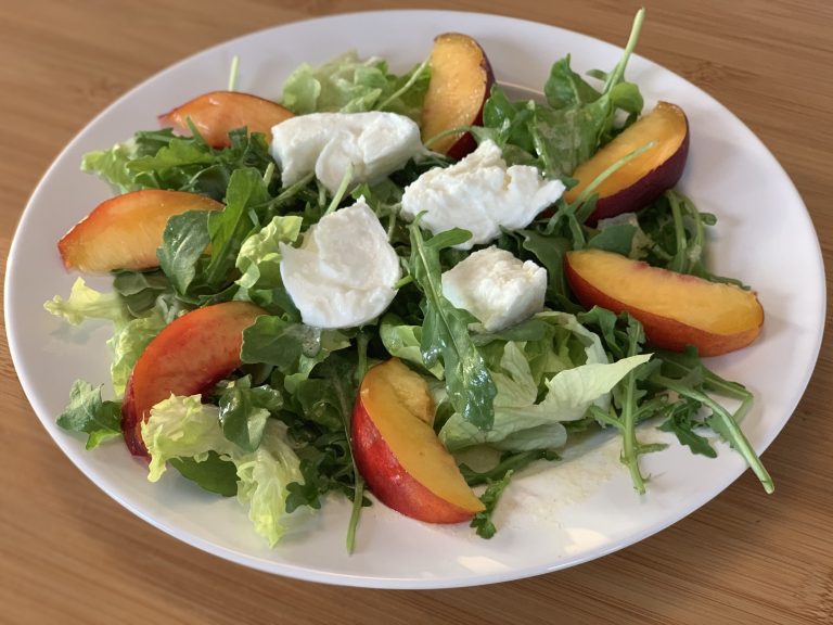 Salade de roquette, mozarella et nectarine