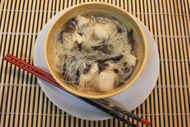 Cette soupe chinoise de vermicelles