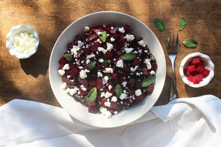 Salade de betteraves à la feta et à la menthe