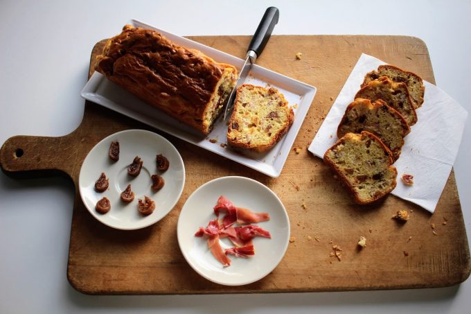 Recette de cake au jambon et figues séchées