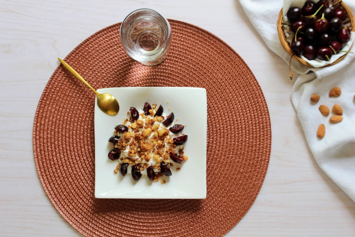 Recette de dessert à la ricotta, cerises et amandes